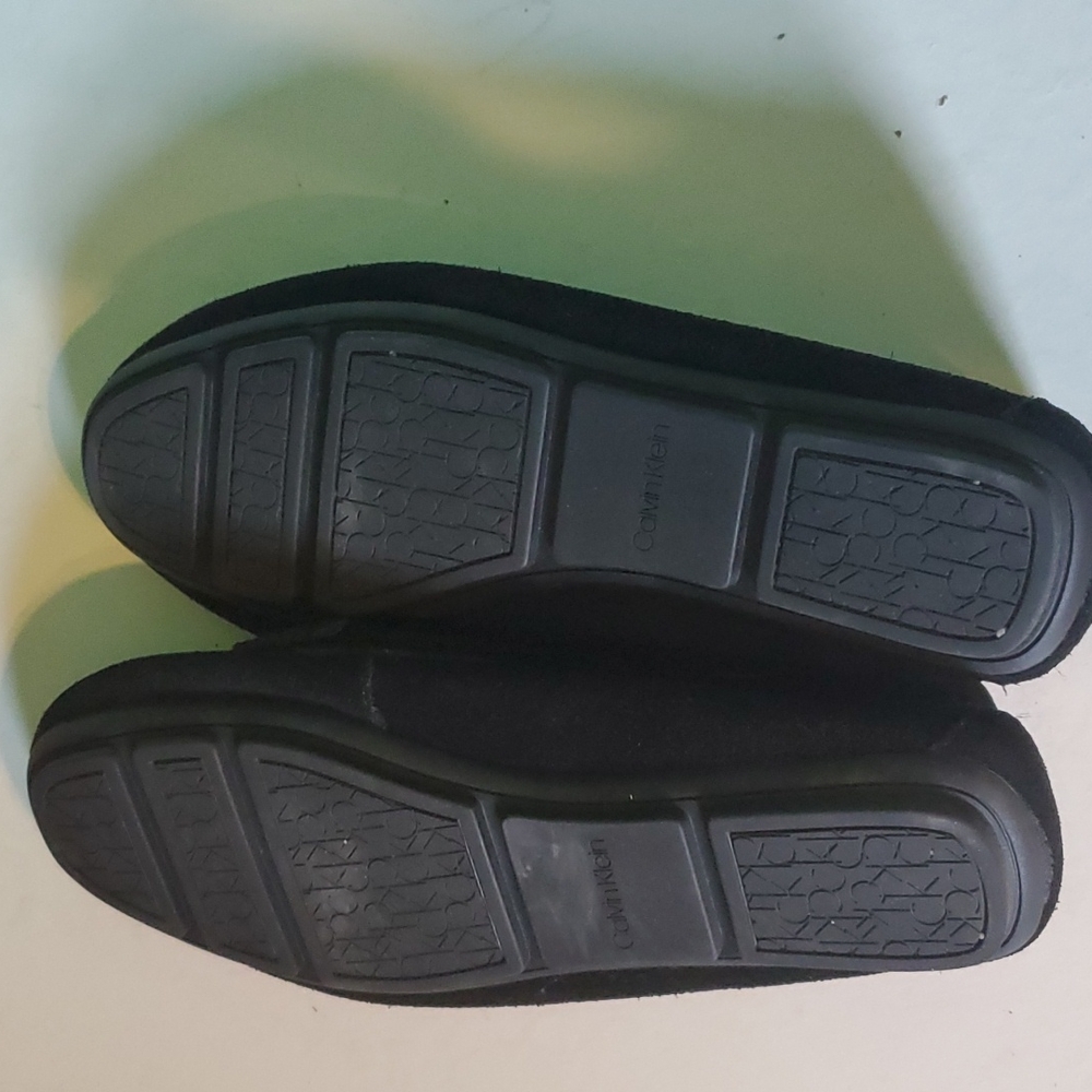 Calvin Klein women's 6.5 black leather shoes with gold front name plate - Picture 5 of 8